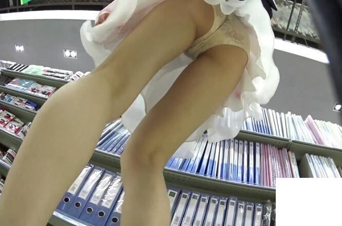 是不是很想掀裙子怒草她[11P]第0页 作者:Publisher 帖子ID:56241 TAG:偷拍图片,露出偷窺,2048核基地